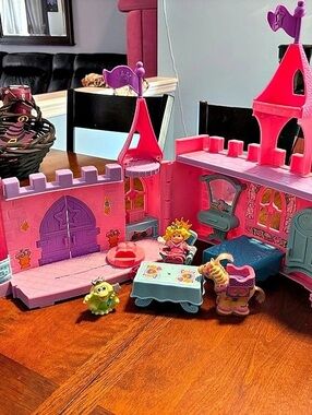 Fisher-Price Little People Disney Princess Songs Magic Castle Playset